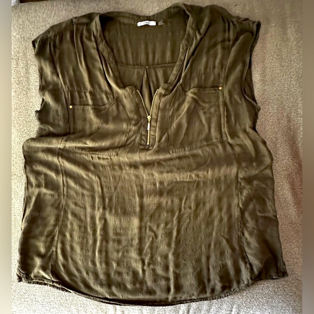 Dex Size 2X Sleeveless Gauze Like Top With Gold 1/4 Zip V-neck Olive Green